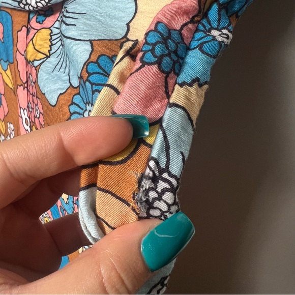 Dodo Bar Or jumpsuit floral Size L but will only fit a 6-4 Vneckline plunge back - Picture 8 of 16